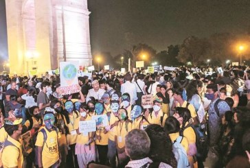 Two demands at India Gate protest: Clean air, accountability from PM, CMs