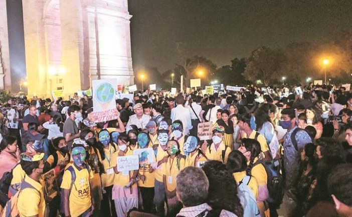 Two demands at India Gate protest: Clean air, accountability from PM, CMs
